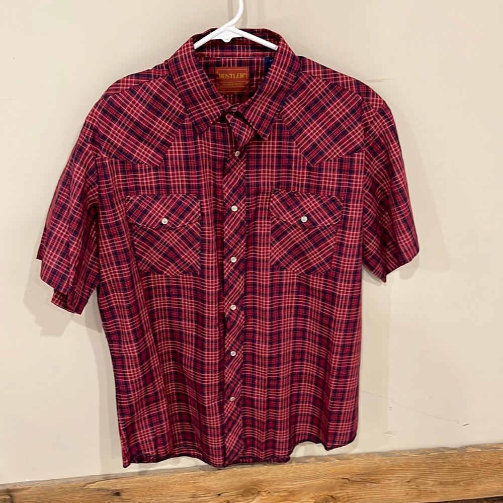 Large rustler snap button down short sleeve shirt. Excellent condition.